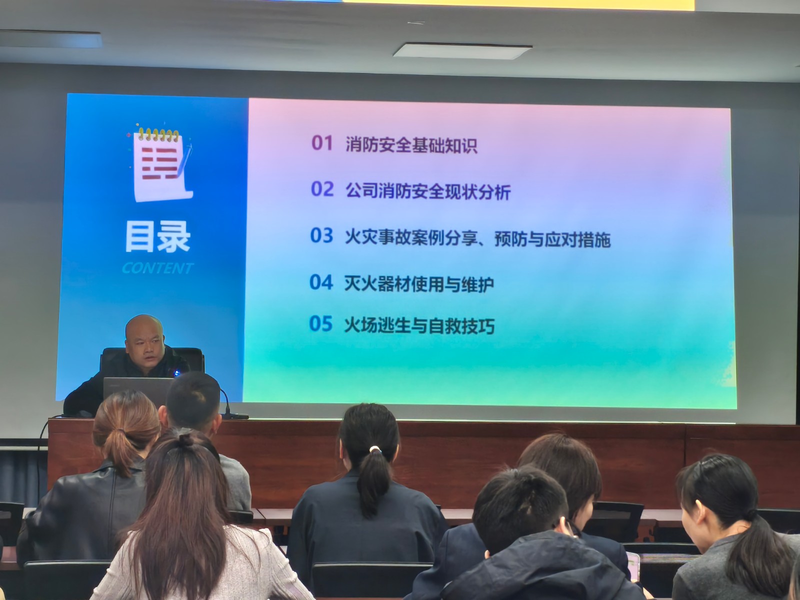 以練促防強(qiáng)技能  筑牢安全“防火墻”——杭臨燃?xì)忾_(kāi)展2025年消防安全培訓(xùn)和應(yīng)急疏散演練